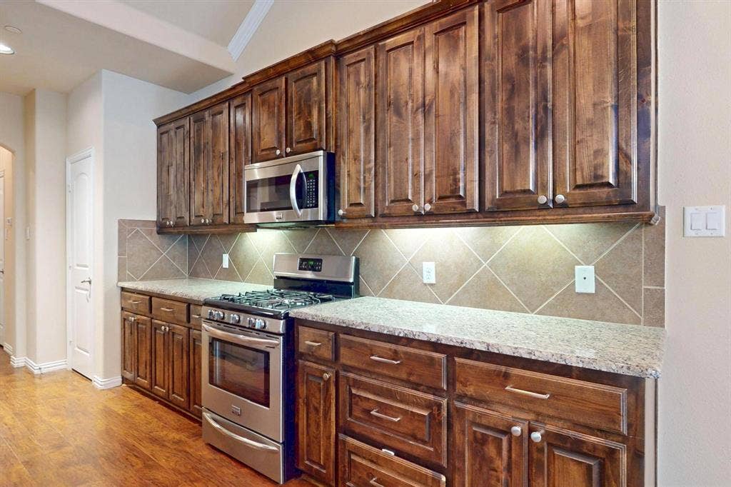 6106 Black Swan Circle, Garland, TX 75044