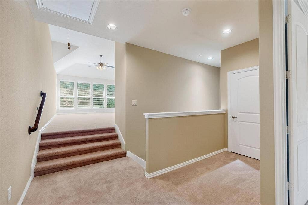 Spacious Landing Area
