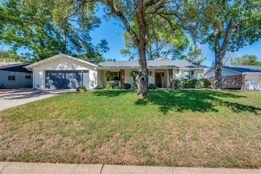 Property photo for 820 Overhill Drive, Hurst, TX