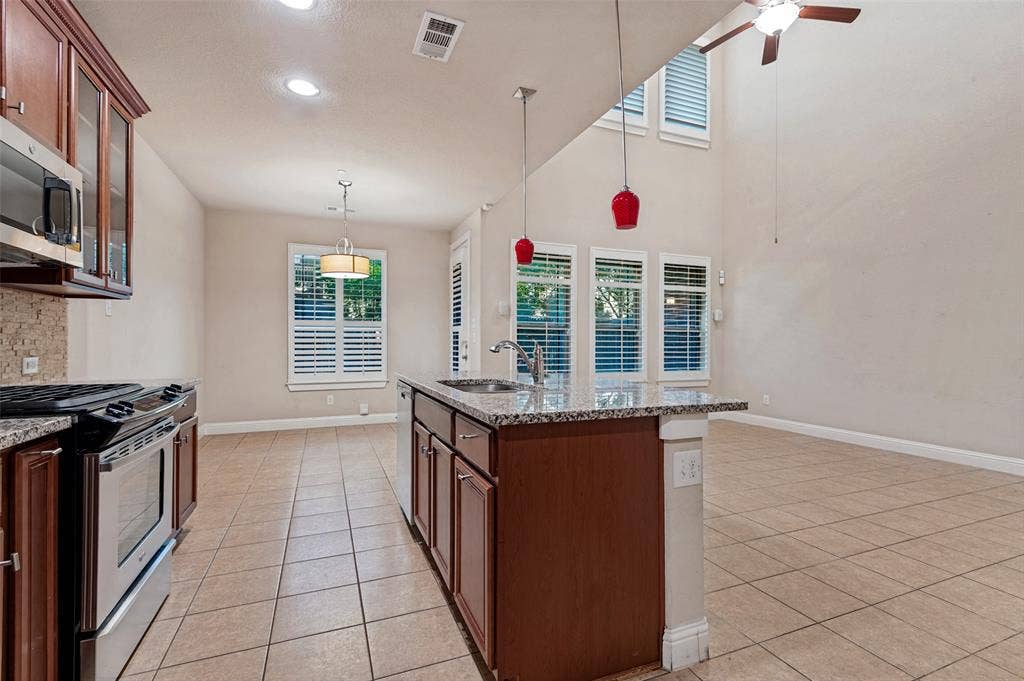 1606 Brook Grove Drive, Euless, TX 76039