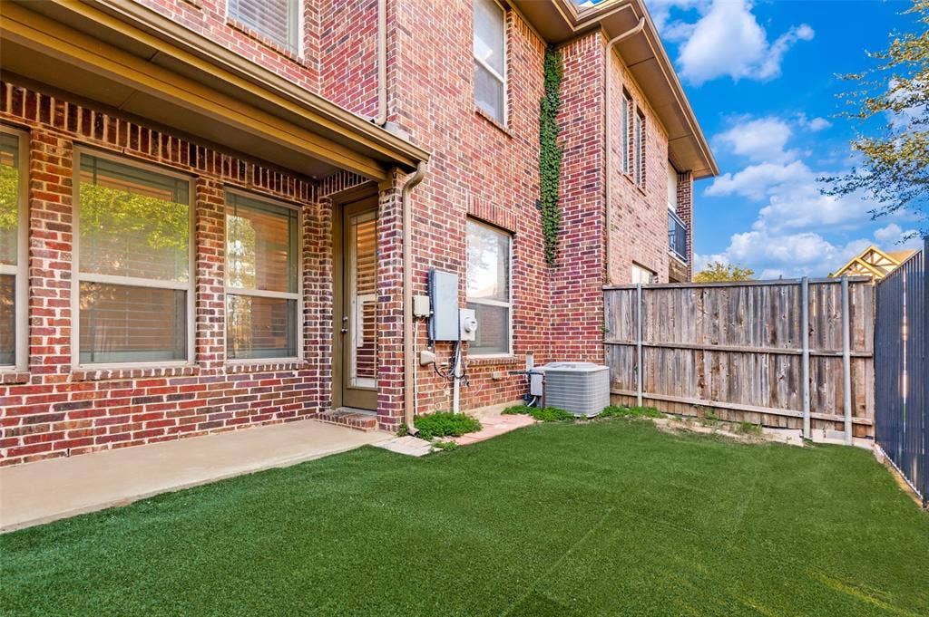 1606 Brook Grove Drive, Euless, TX 76039