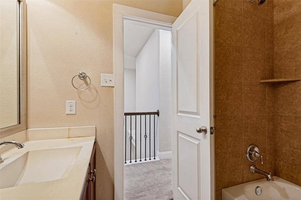 1606 Brook Grove Drive, Euless, TX 76039