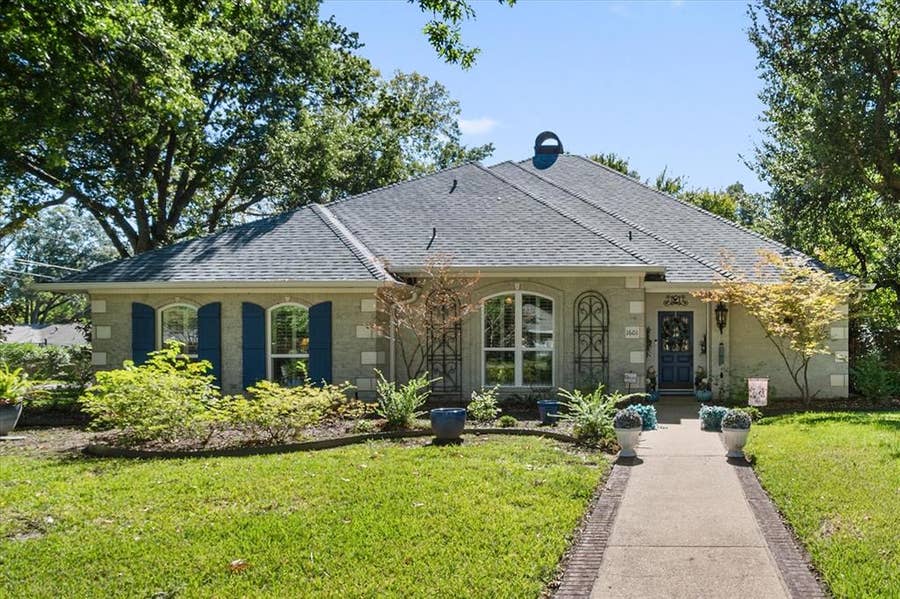 Property photo for 1601 Bridle Path, Corsicana, TX
