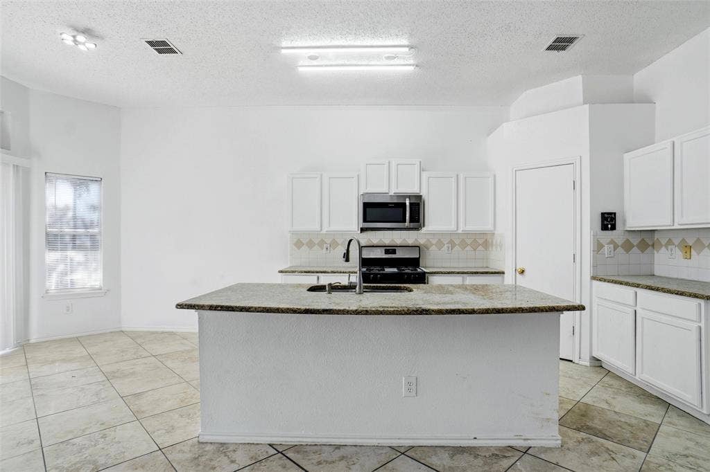 2447 Ranchview Drive, Grand Prairie, TX 75052 2447 Ranchview Drive, Grand Prairie, TX 75052