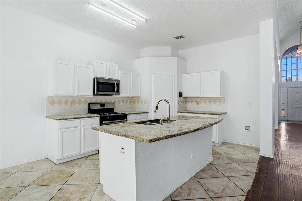 2447 Ranchview Drive, Grand Prairie, TX 75052 2447 Ranchview Drive, Grand Prairie, TX 75052