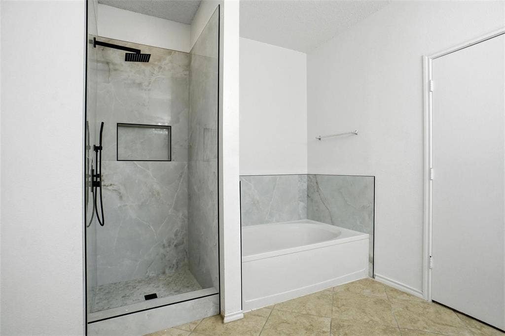 2447 Ranchview Drive, Grand Prairie, TX 75052 2447 Ranchview Drive, Grand Prairie, TX 75052