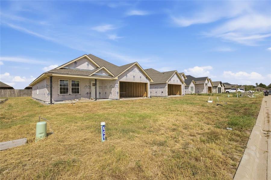 Property photo for 806 Moseley Lane, Greenville, TX
