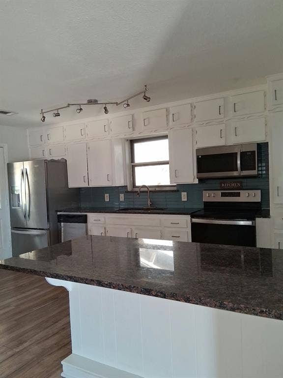 1111 Hickory Street, Irving, TX 75060 1111 Hickory Street, Irving, TX 75060