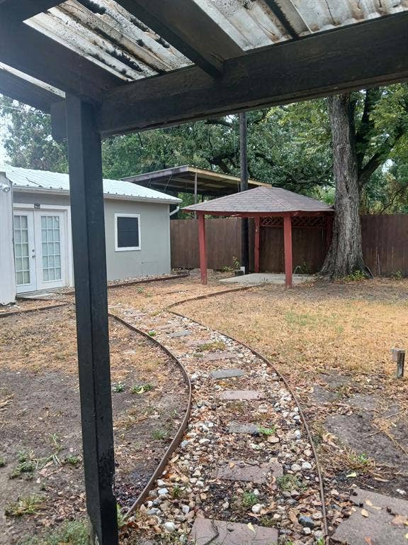 1111 Hickory Street, Irving, TX 75060 1111 Hickory Street, Irving, TX 75060