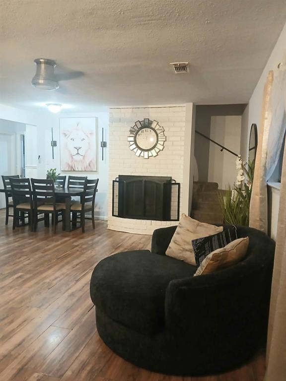 1111 Hickory Street, Irving, TX 75060 1111 Hickory Street, Irving, TX 75060