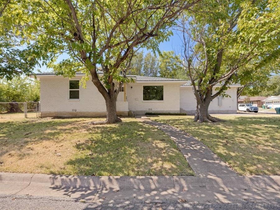 Property photo for 400 W Anita Street, Sherman, TX