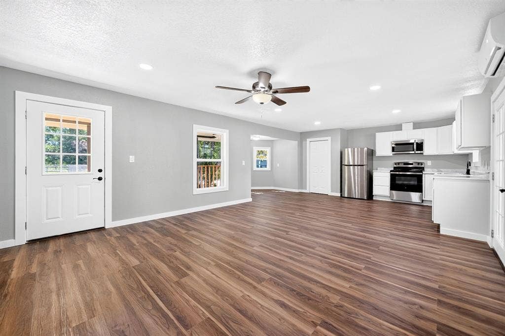 3016 Payne Street, Wills Point, TX 75169