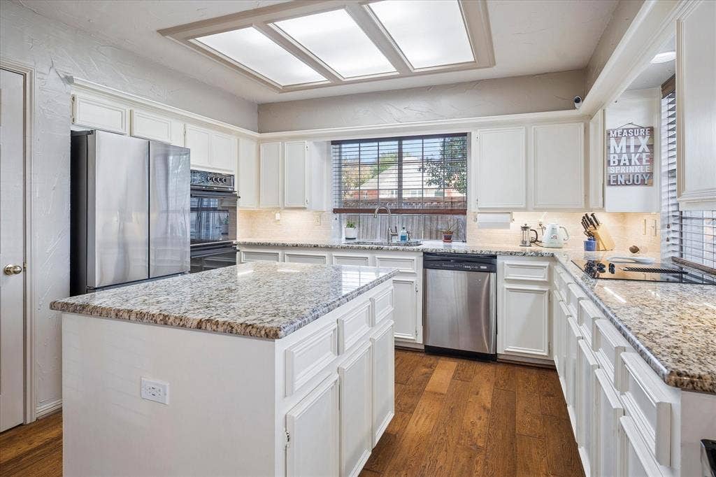 1211 Laguna Place, Carrollton, TX 75006 1211 Laguna Place, Carrollton, TX 75006