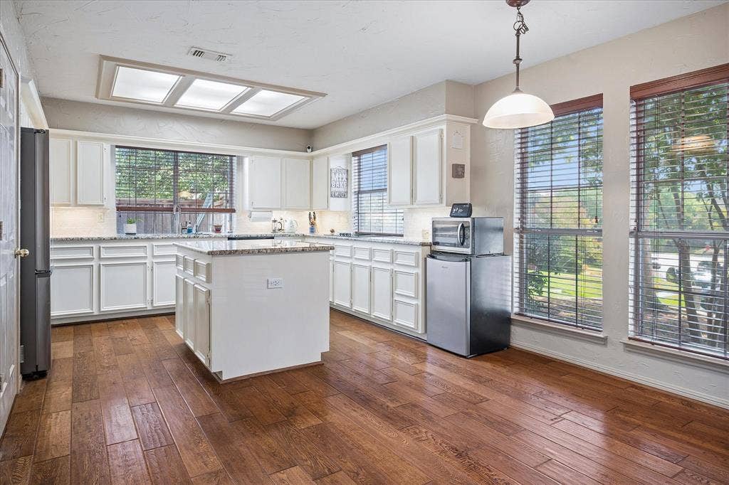 1211 Laguna Place, Carrollton, TX 75006 1211 Laguna Place, Carrollton, TX 75006