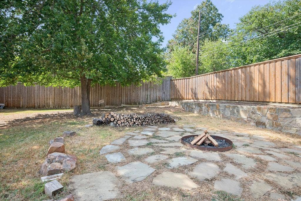 1211 Laguna Place, Carrollton, TX 75006 1211 Laguna Place, Carrollton, TX 75006