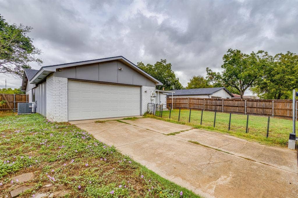 2101 Alder Trail, Grand Prairie, TX 75052