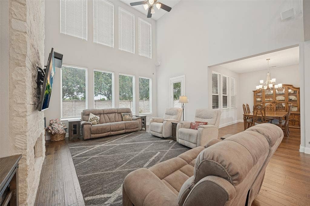 8044 Sarahville Drive, Dallas, TX 75252