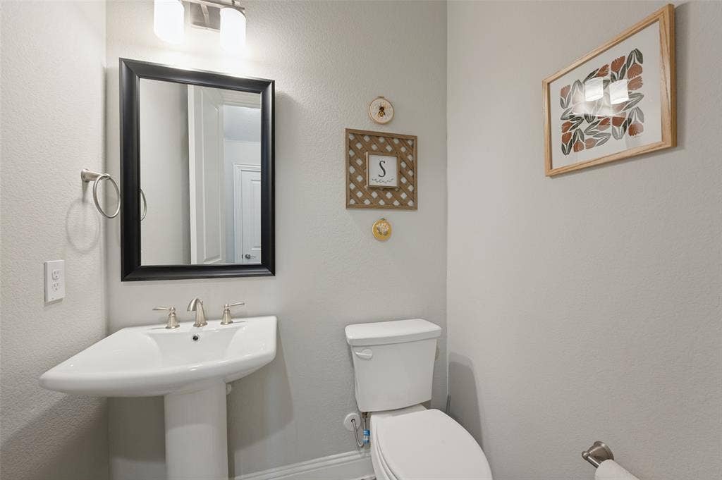 8044 Sarahville Drive, Dallas, TX 75252