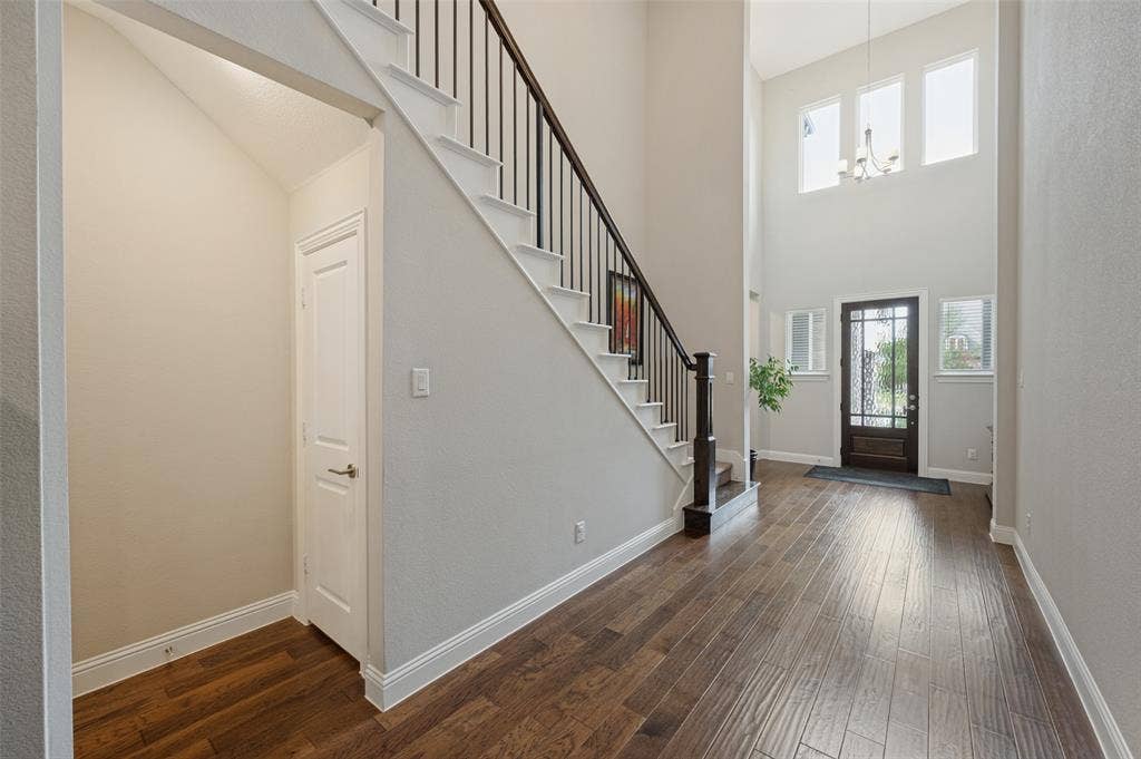 8044 Sarahville Drive, Dallas, TX 75252