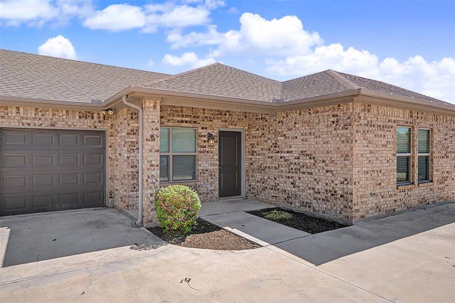 Property photo for 221 Stewart Bend Court, Azle, TX