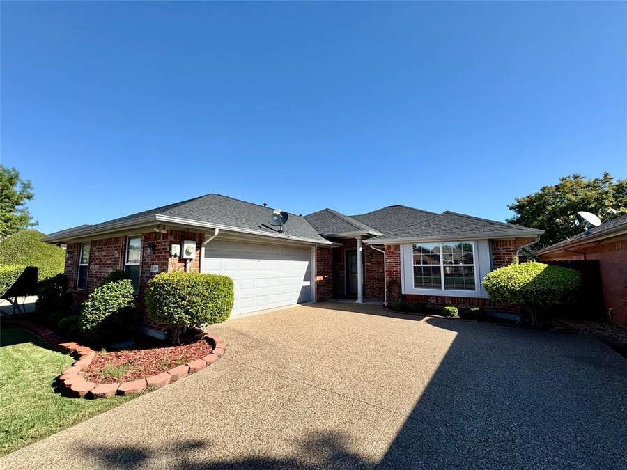 Property photo for 204 Bluebonnet Lane, Waxahachie, TX