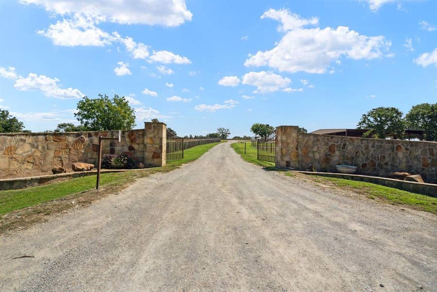 Property photo for 2710 Advance Road, Weatherford, TX