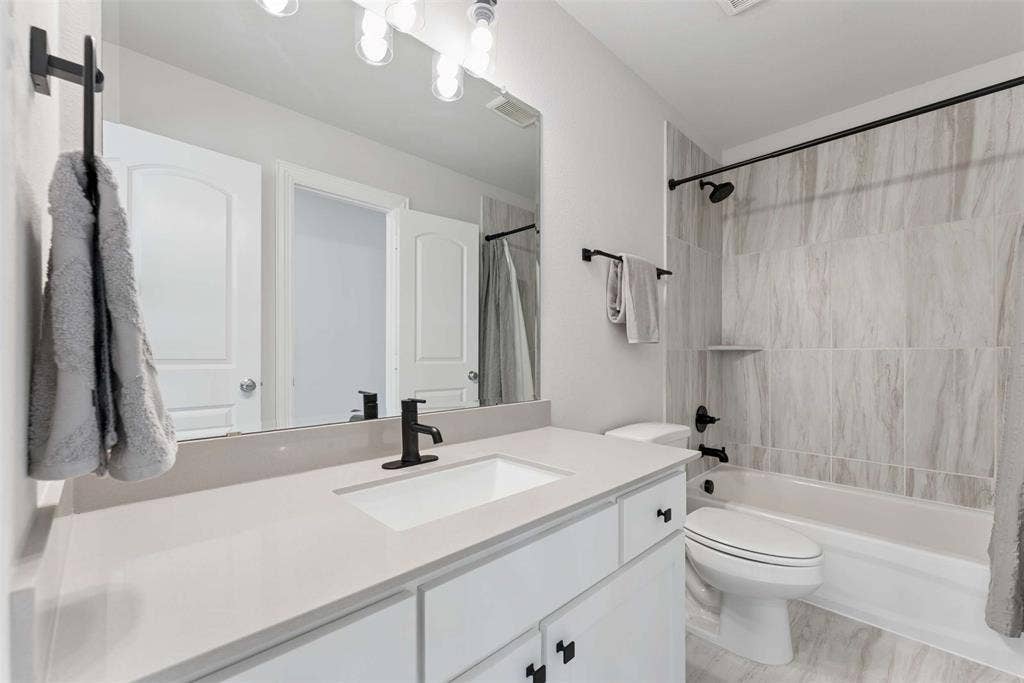 4516 Ravenbank Drive, Rockwall, TX 75087 4516 Ravenbank Drive, Rockwall, TX 75087