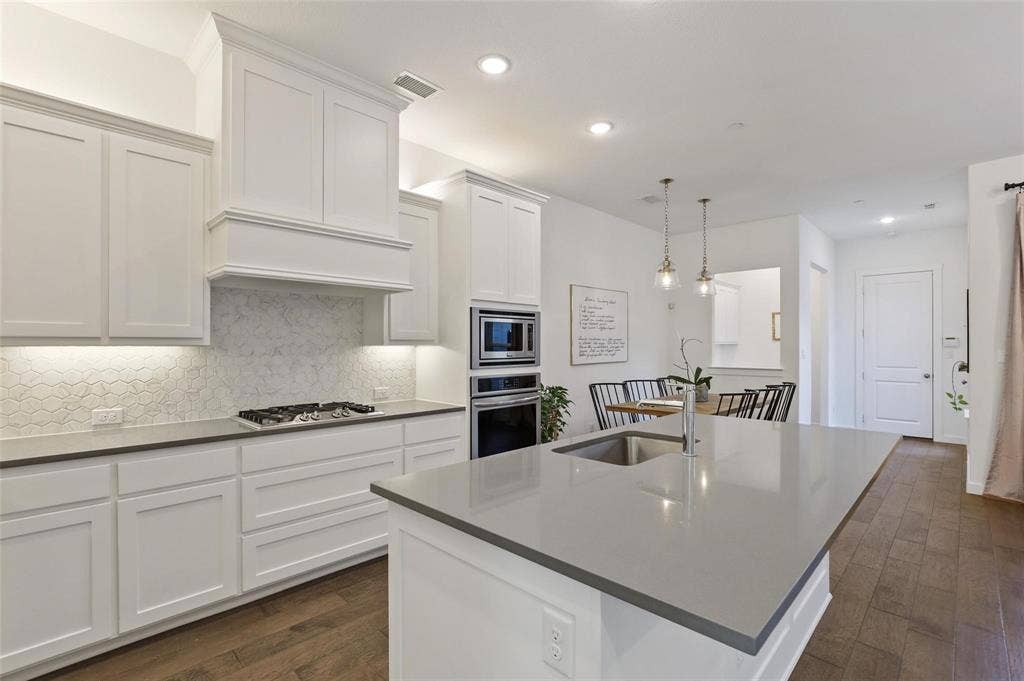 924 Marian Drive, Allen, TX 75013 924 Marian Drive, Allen, TX 75013