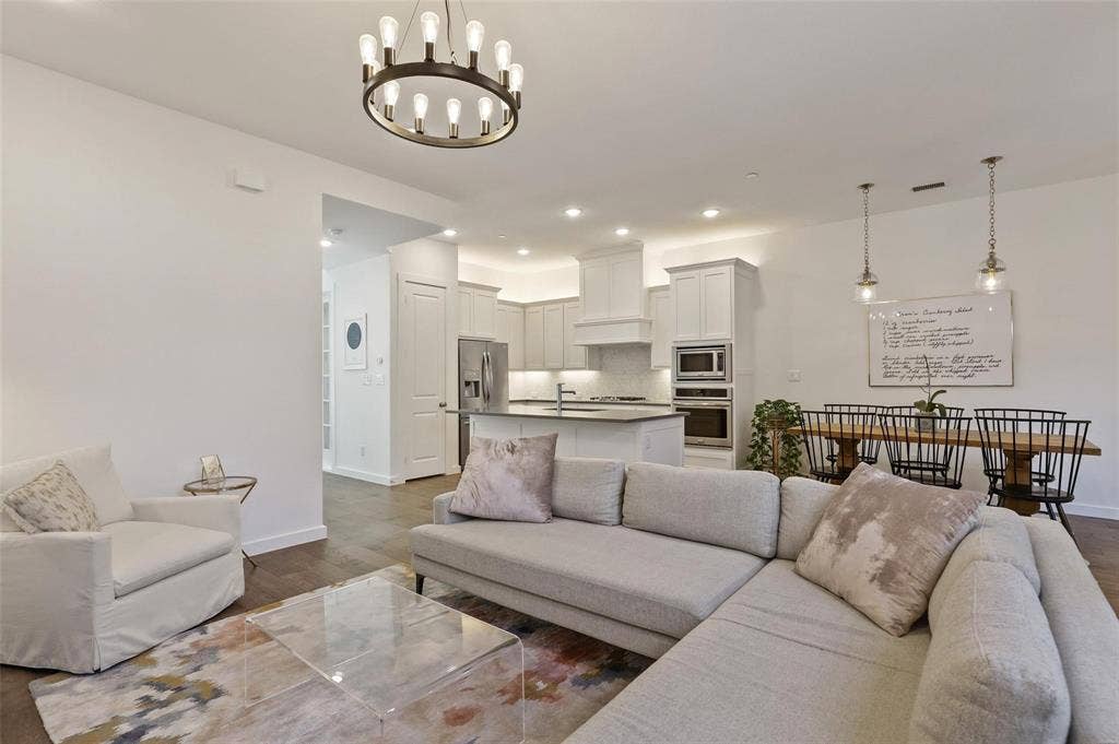 924 Marian Drive, Allen, TX 75013 924 Marian Drive, Allen, TX 75013