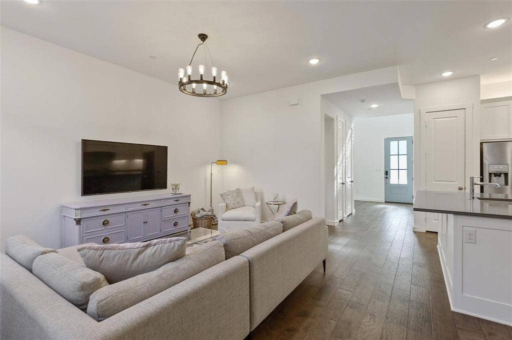 924 Marian Drive, Allen, TX 75013 924 Marian Drive, Allen, TX 75013