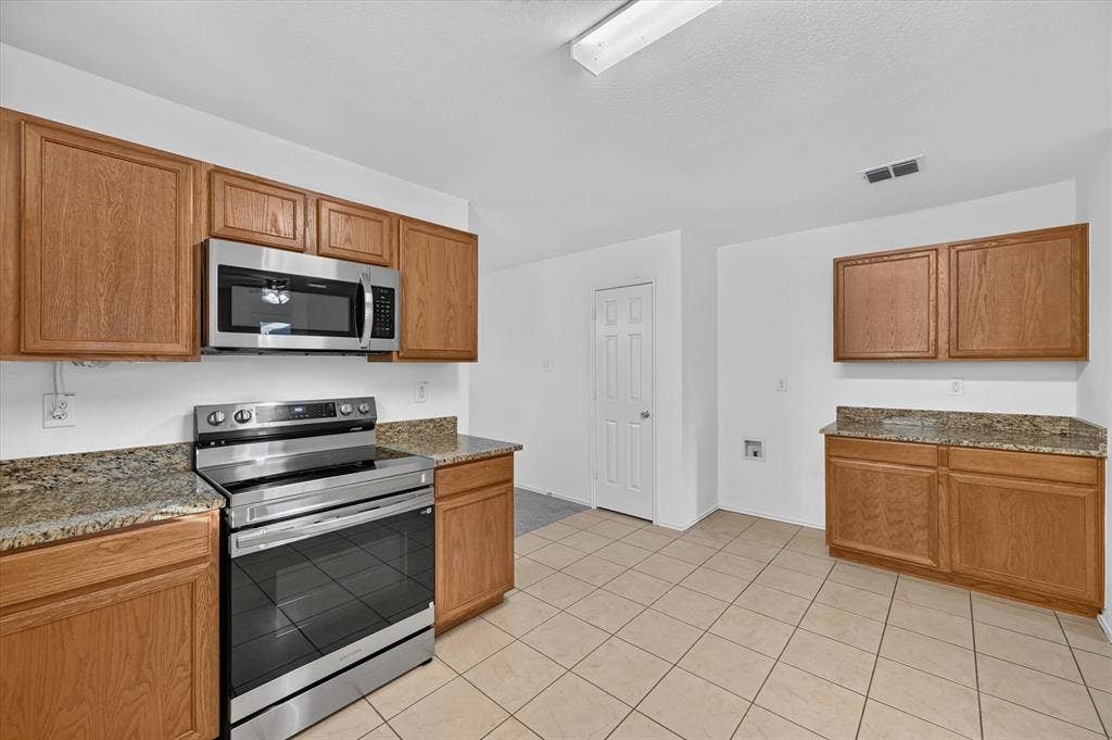 8417 Redheart Street, Arlington, TX 76002 8417 Redheart Street, Arlington, TX 76002