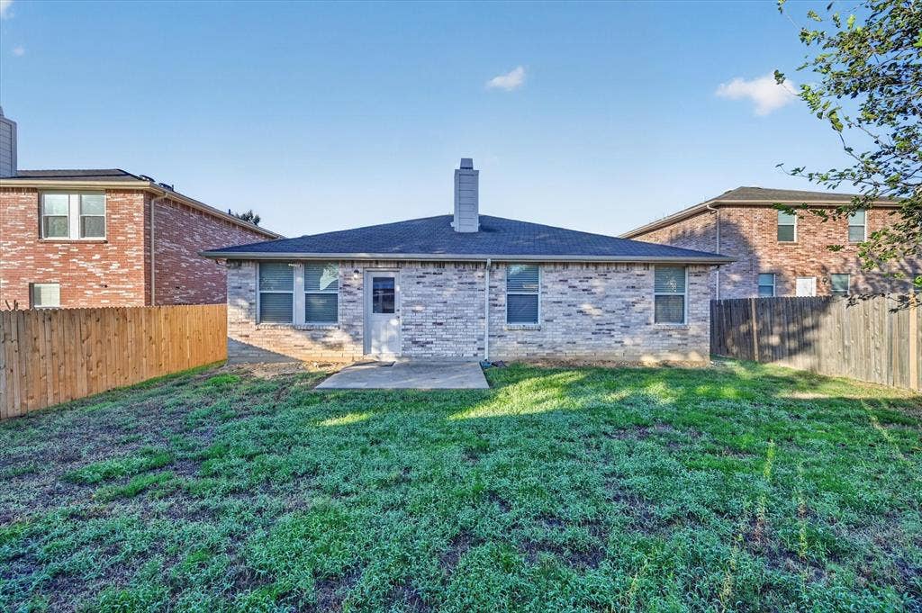 8417 Redheart Street, Arlington, TX 76002 8417 Redheart Street, Arlington, TX 76002
