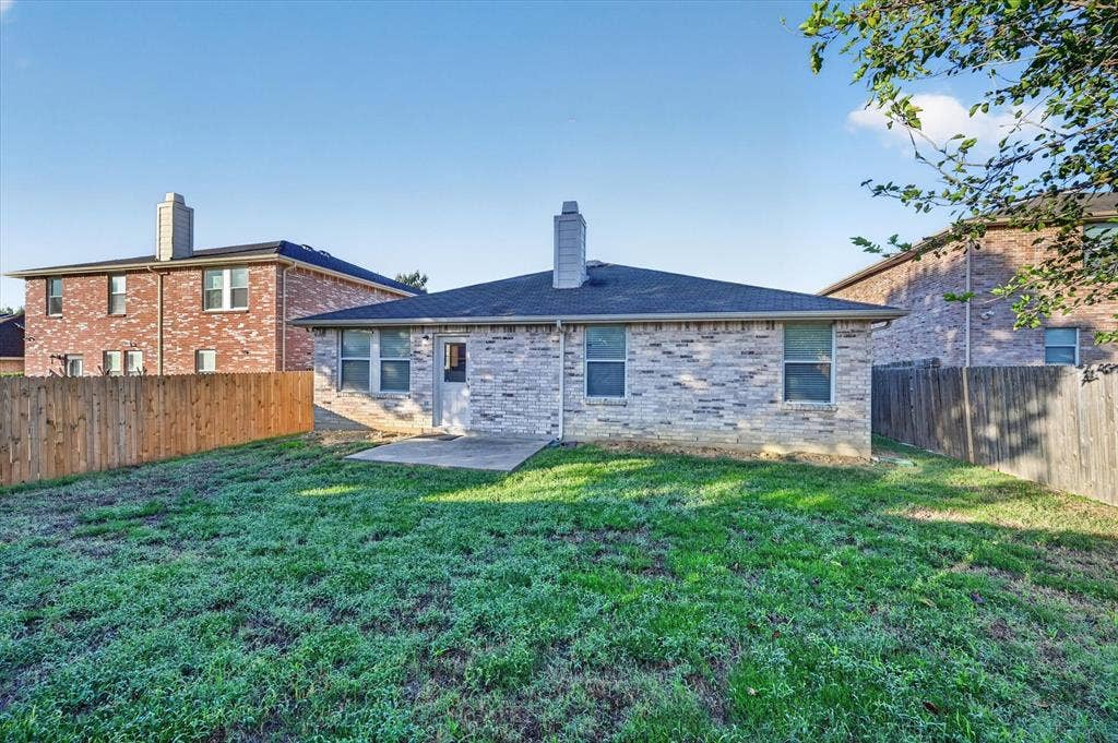8417 Redheart Street, Arlington, TX 76002 8417 Redheart Street, Arlington, TX 76002