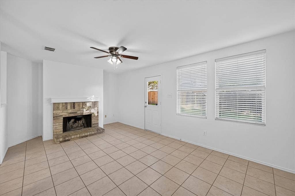 8417 Redheart Street, Arlington, TX 76002 8417 Redheart Street, Arlington, TX 76002