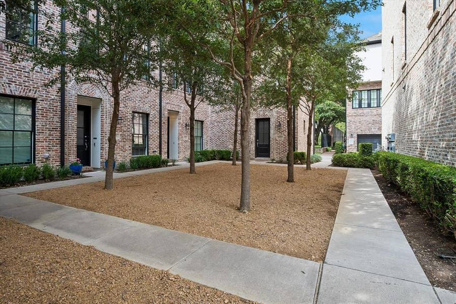 Property photo for 14957 Oak Street, Addison, TX