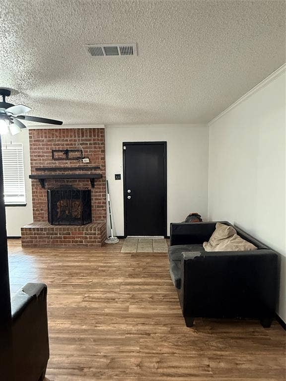 313 Linda Drive, Burleson, TX 76028 313 Linda Drive, Burleson, TX 76028