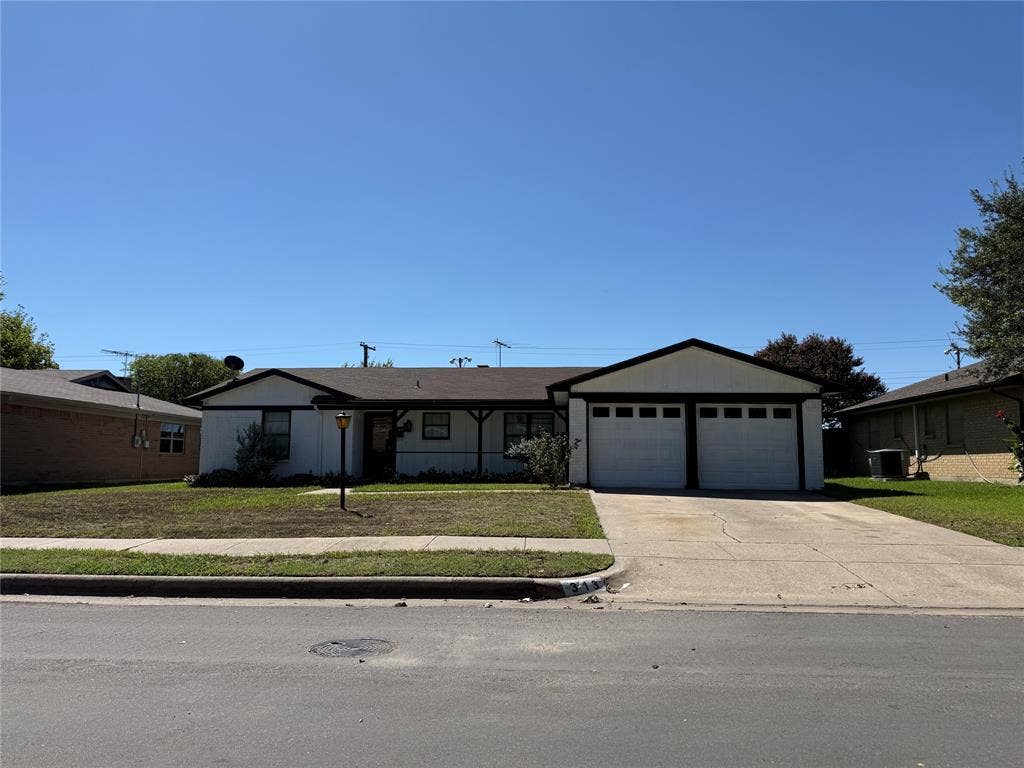 313 Linda Drive, Burleson, TX 76028 313 Linda Drive, Burleson, TX 76028