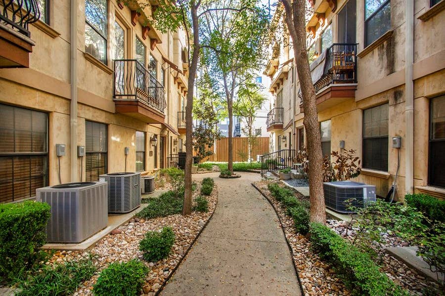 Property photo for 1018 Pavillion Street, Dallas, TX