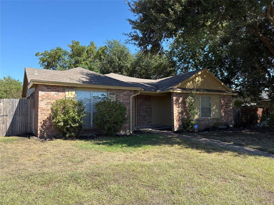 Property photo for 1485 Brook Meadow Circle, Lancaster, TX