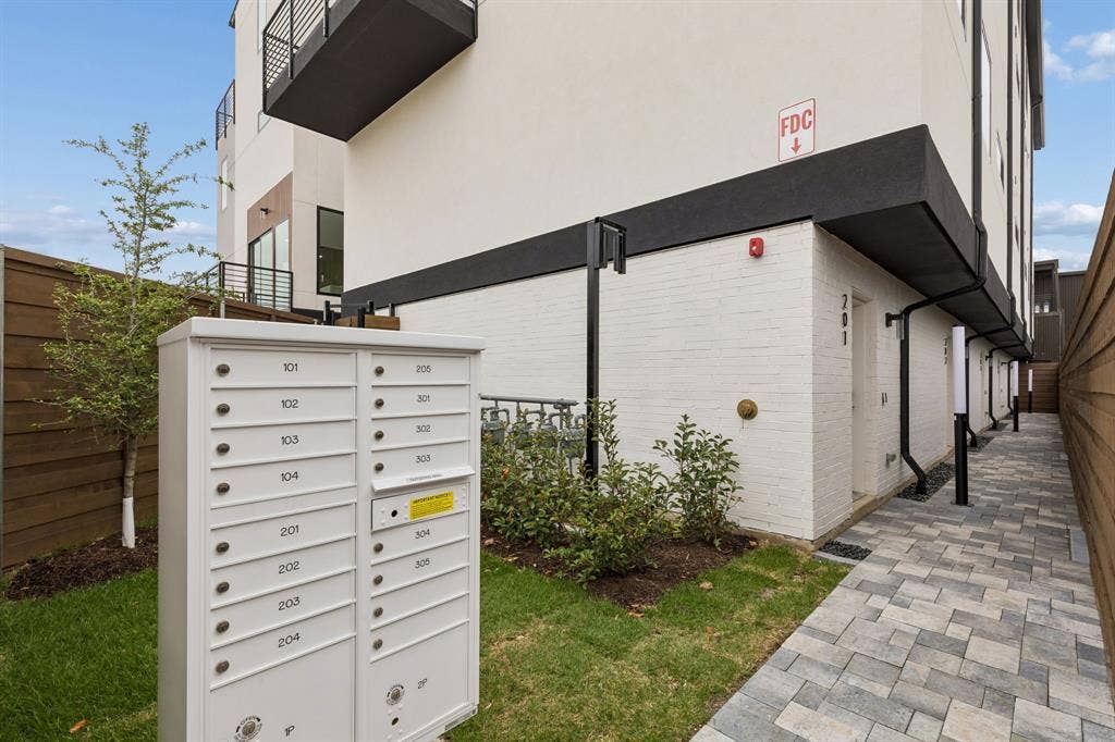 4739 Gretna Street, #101, Dallas, TX 75207 4739 Gretna Street, #101, Dallas, TX 75207
