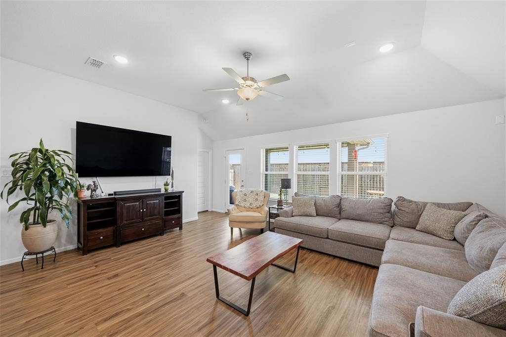 2208 Maplewood Drive, Melissa, TX 75454 2208 Maplewood Drive, Melissa, TX 75454