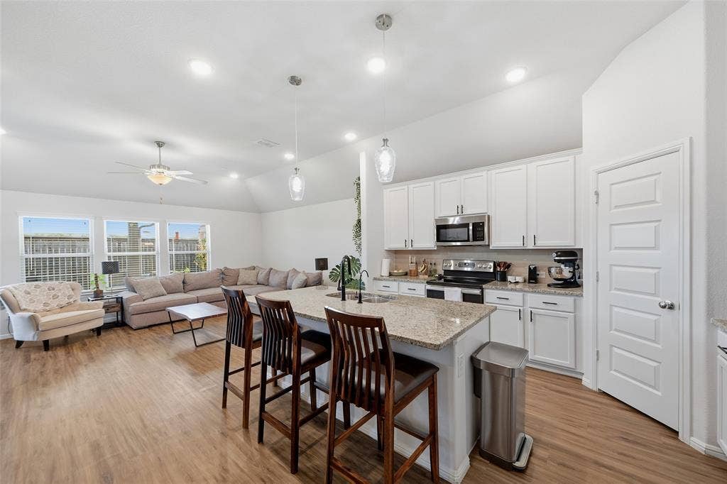 2208 Maplewood Drive, Melissa, TX 75454 2208 Maplewood Drive, Melissa, TX 75454