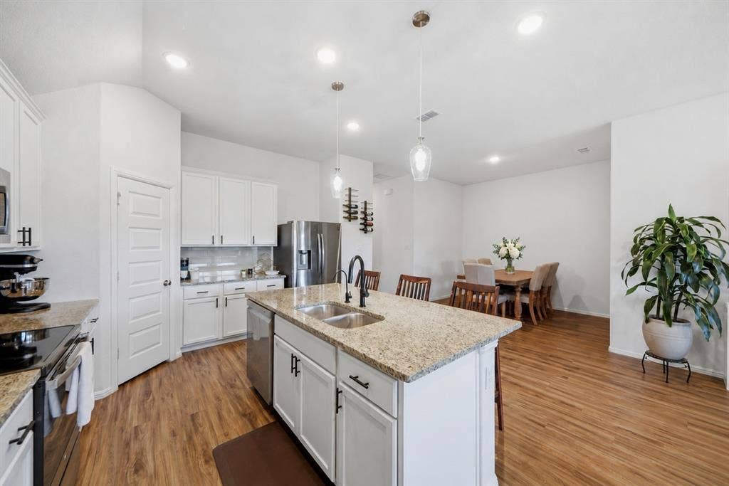 2208 Maplewood Drive, Melissa, TX 75454 2208 Maplewood Drive, Melissa, TX 75454