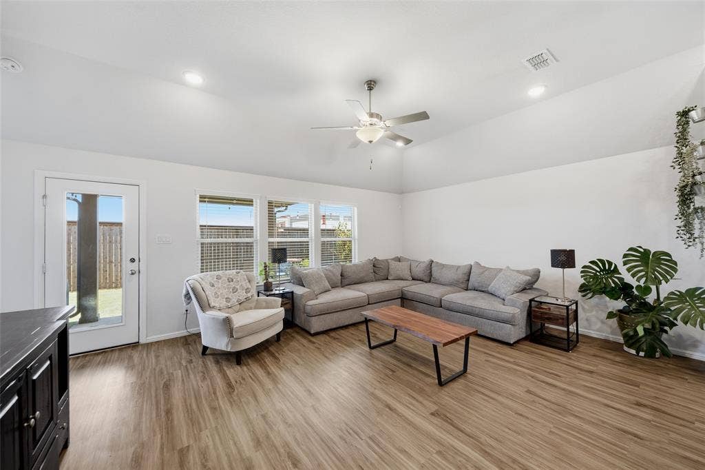 2208 Maplewood Drive, Melissa, TX 75454 2208 Maplewood Drive, Melissa, TX 75454