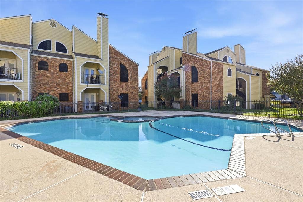4414 Point Boulevard, #115, Garland, TX 75043 Outdoor swimming pool with integrated spa and concrete decking