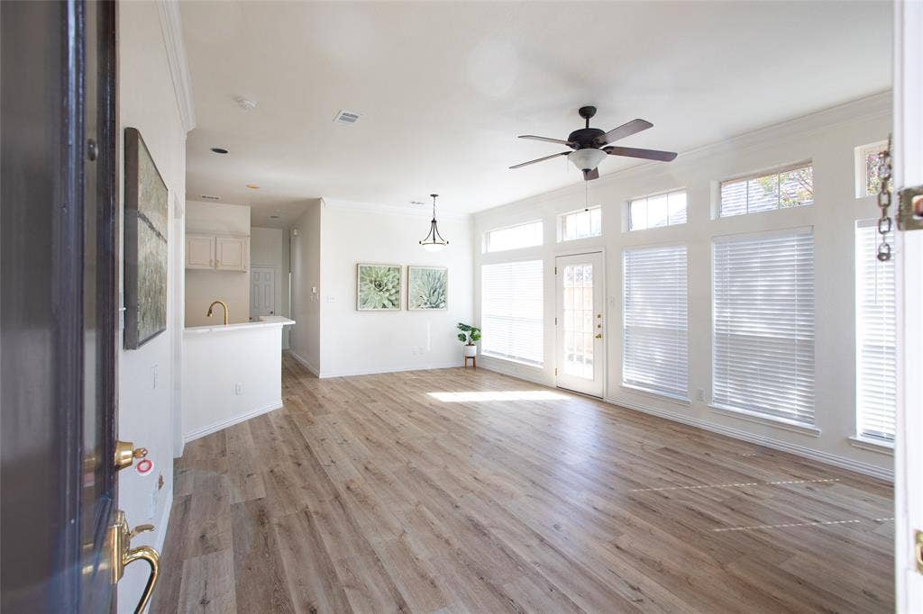 Lots of windows create ons of natural light.