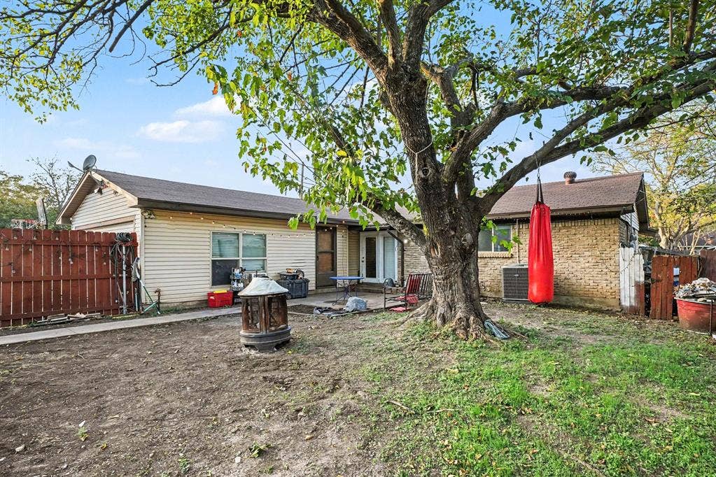 310 Blueberry Drive, Duncanville, TX 75116 310 Blueberry Drive, Duncanville, TX 75116