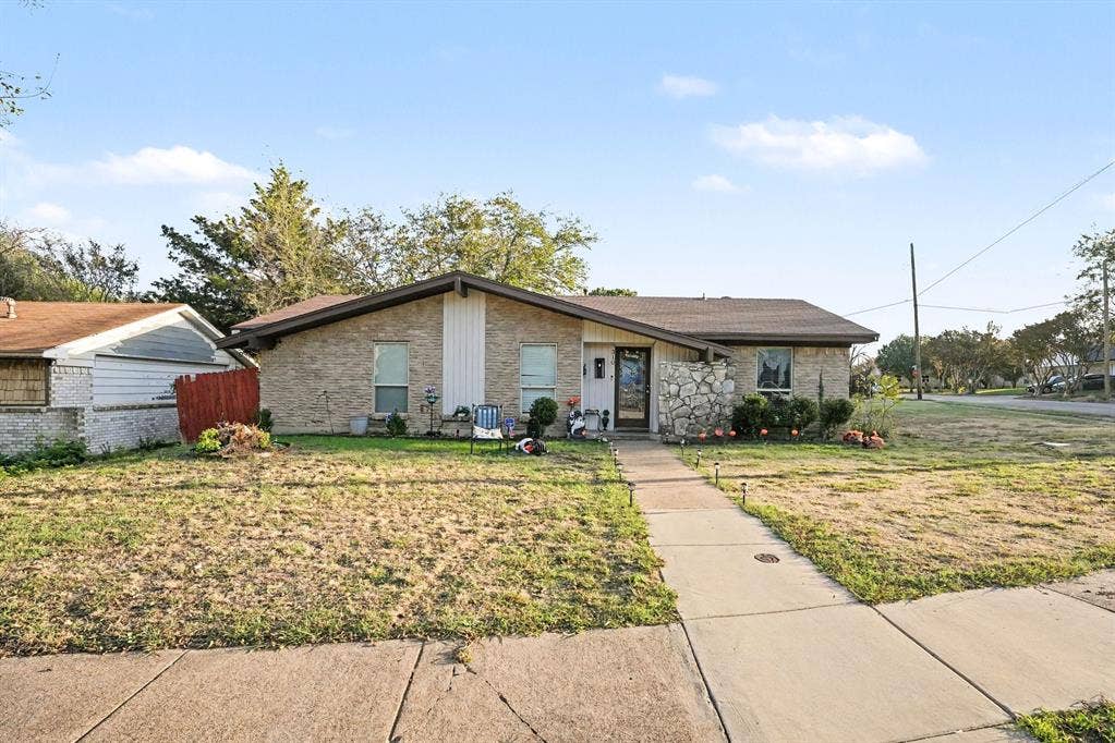 310 Blueberry Drive, Duncanville, TX 75116 310 Blueberry Drive, Duncanville, TX 75116