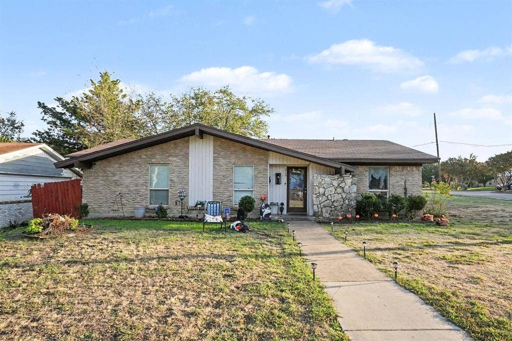 310 Blueberry Drive, Duncanville, TX 75116 310 Blueberry Drive, Duncanville, TX 75116