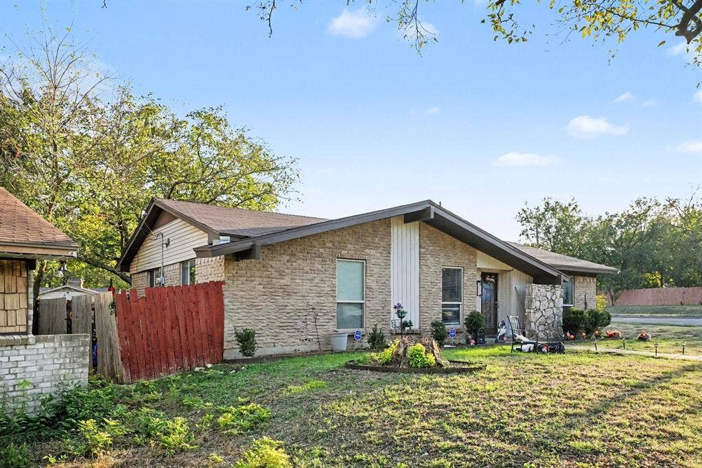 310 Blueberry Drive, Duncanville, TX 75116 310 Blueberry Drive, Duncanville, TX 75116